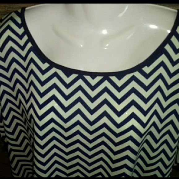 Expresso Top Size 2X Navy Cheveron Print Like New - Picture 4 of 8